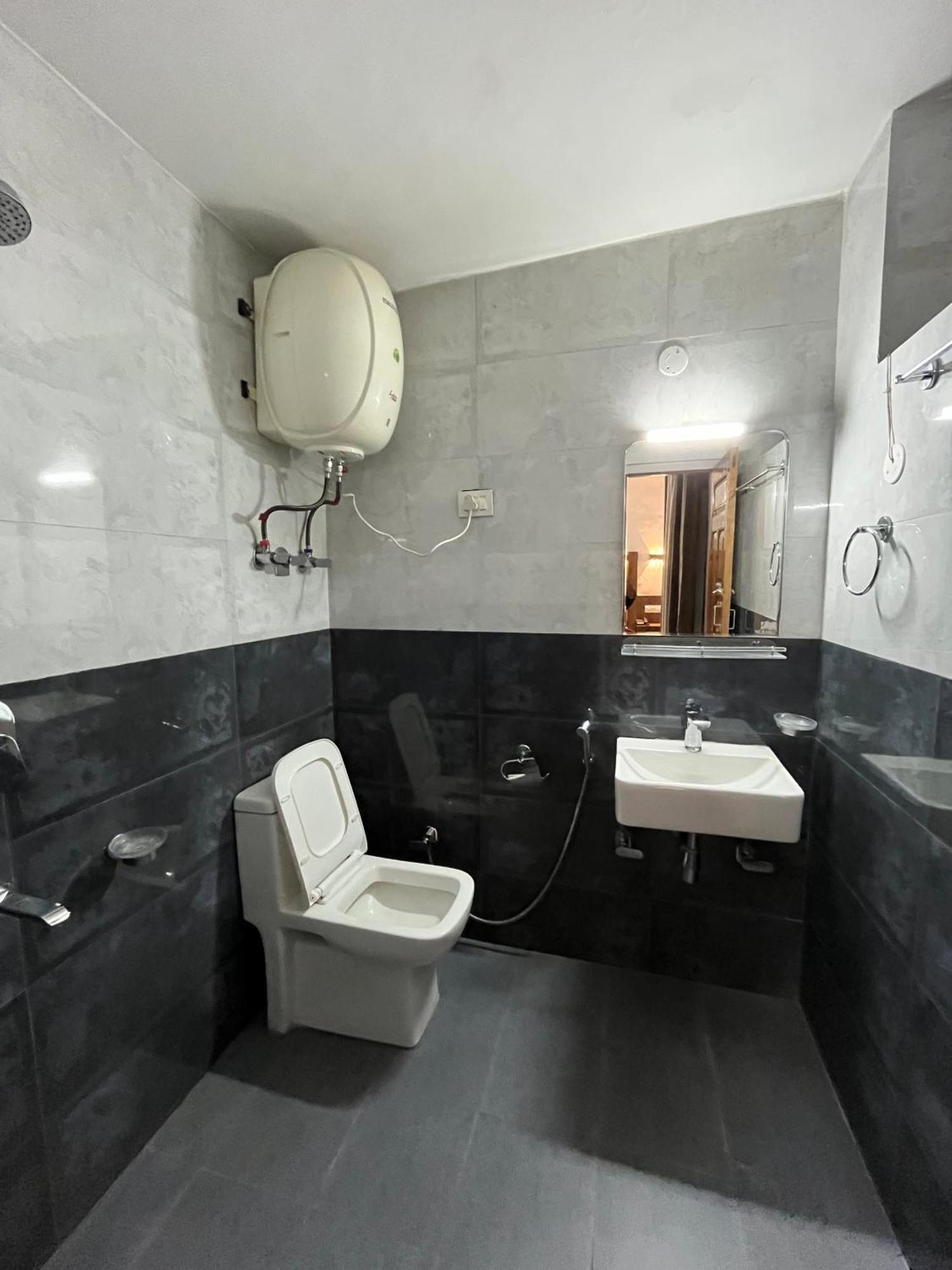 Hotel Premier Mall Road Manali Eksteriør bilde