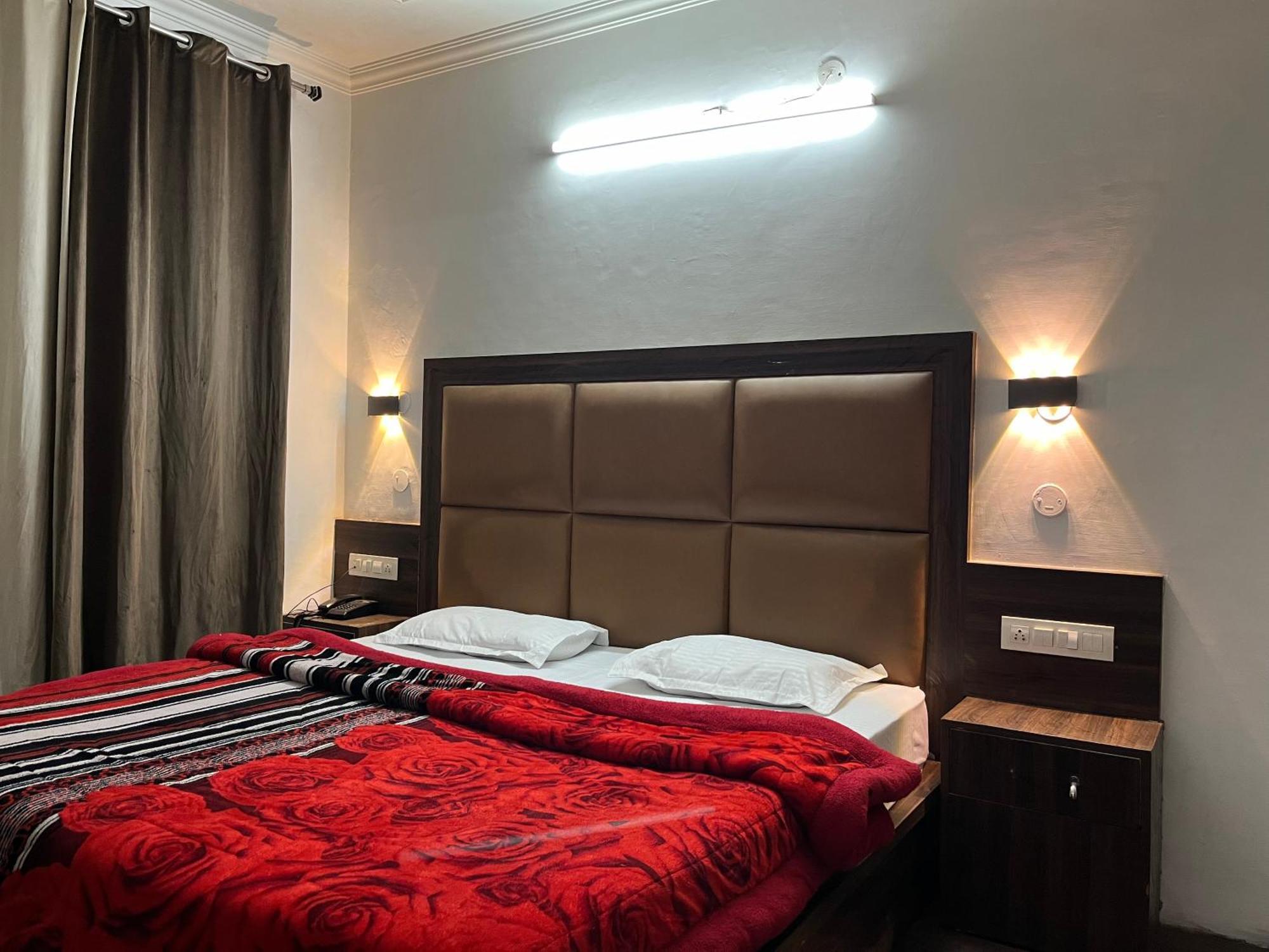 Hotel Premier Mall Road Manali Eksteriør bilde