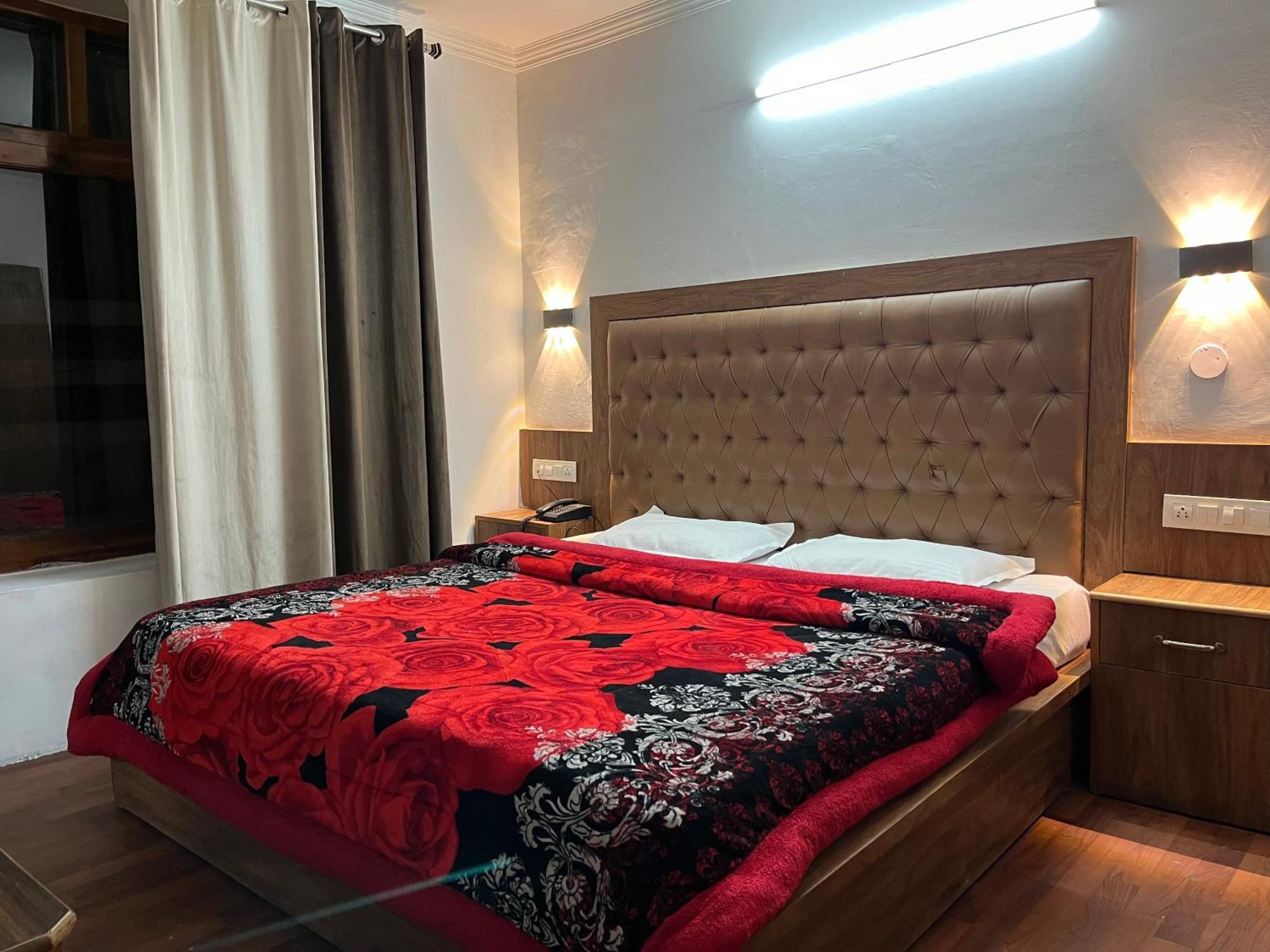 Hotel Premier Mall Road Manali Eksteriør bilde