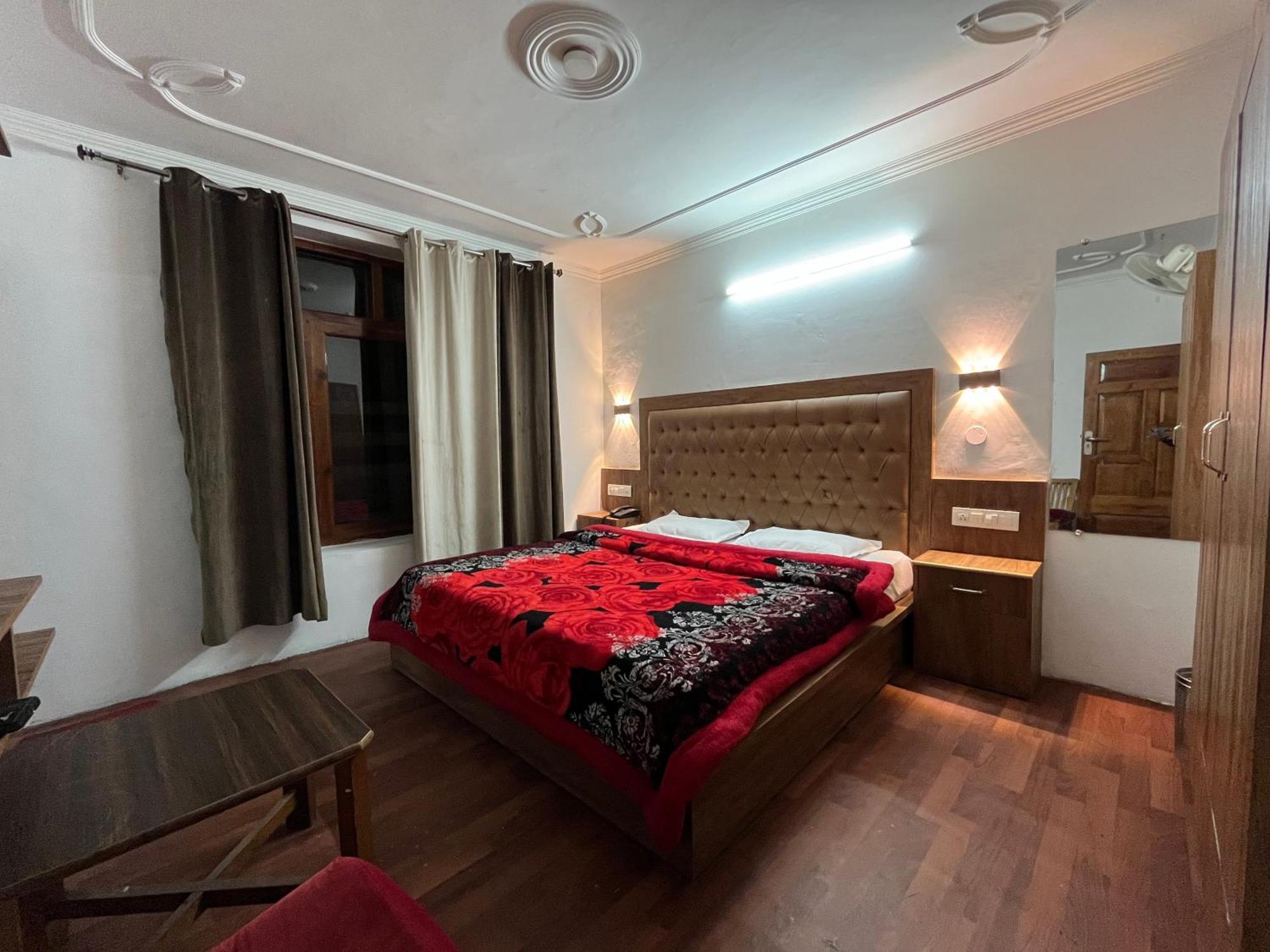 Hotel Premier Mall Road Manali Eksteriør bilde