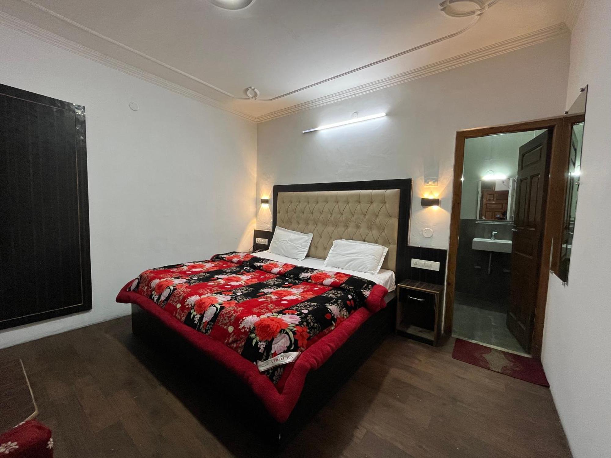 Hotel Premier Mall Road Manali Eksteriør bilde