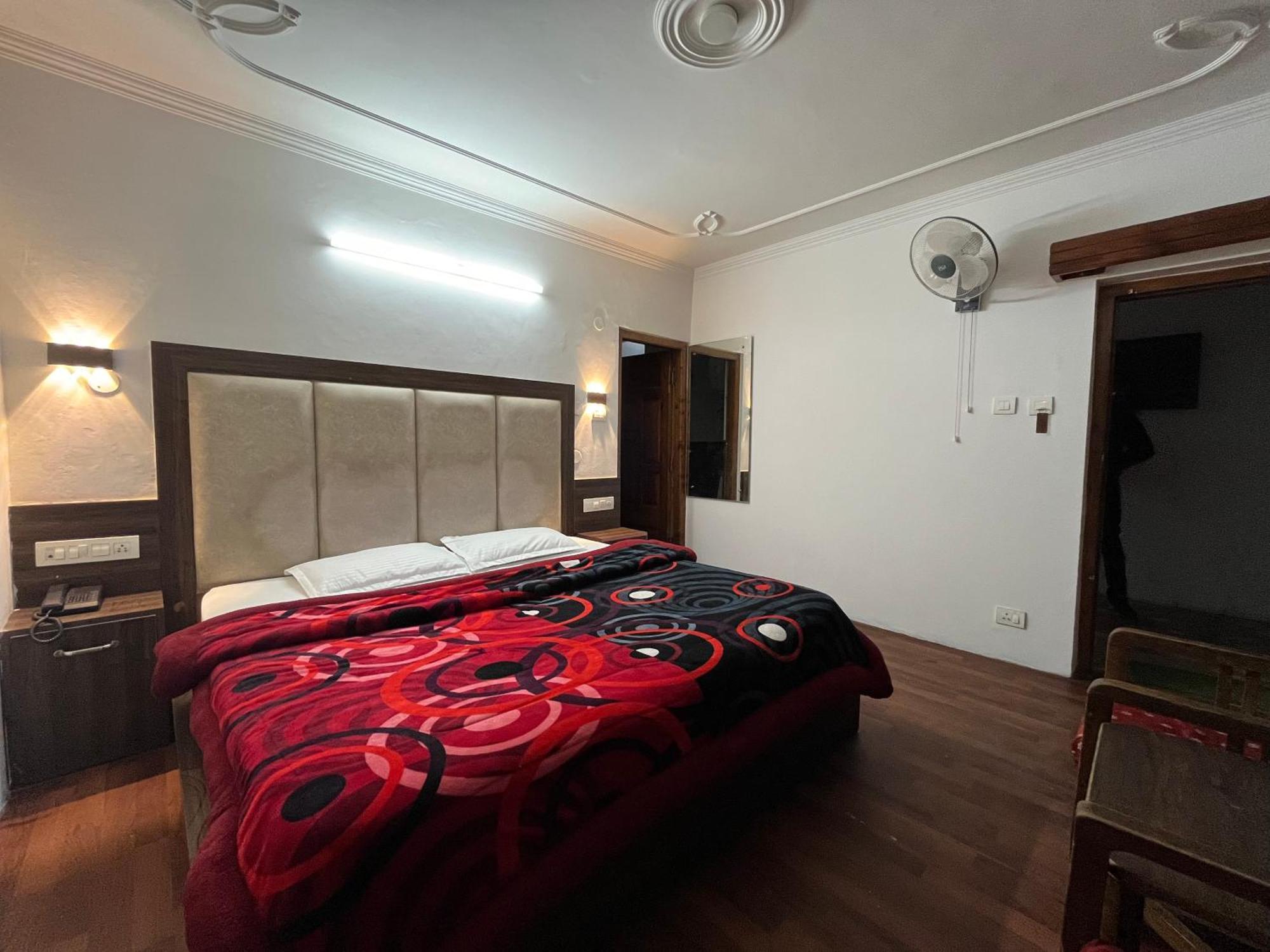 Hotel Premier Mall Road Manali Eksteriør bilde
